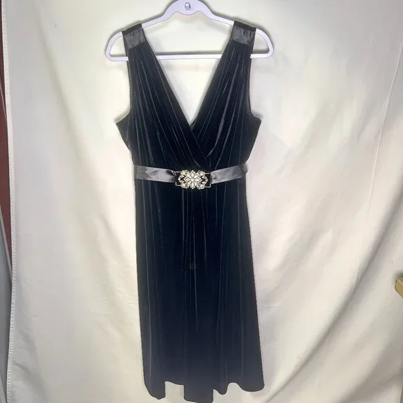 Scarlett Nite Woman Black Velvet Sleeveless Dress Size 18W - Picture 3 of 8